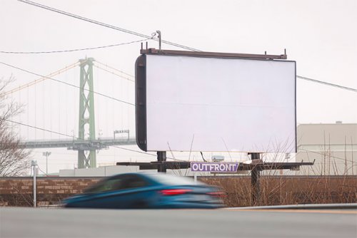 Канадское креативное агентство купило на $10.000 рекламное пространство и оставило его пустым, чтобы на праздники дать всем отдохнуть от рекламы (10 фото)