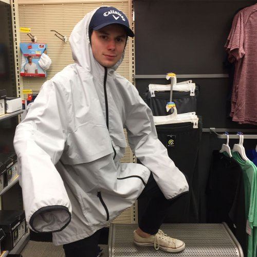 Парень ходит по магазинам "секонд-хенд" и выбирает самые странные наряды на 20 долларов (16 фото)