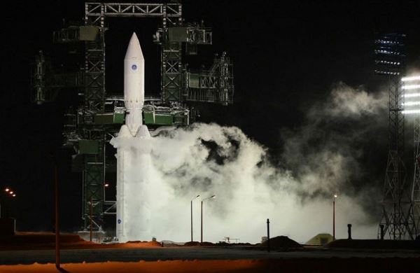 <br />
«Роскосмос» не станет запускать спутник на ракете «Ангара»<br />
